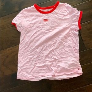 levi’s t shirt